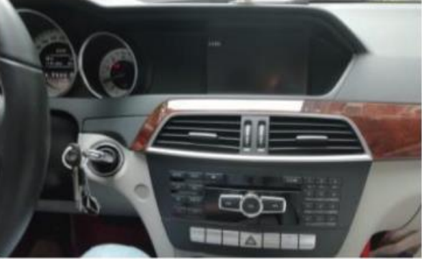 Mercedes W204 Android Head Unit Installation step 1 original NTG4.5 monitor before removal