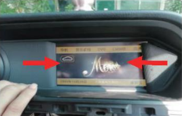 Mercedes C-Class W204 Android screen installation step 3 removing left and right decorative covers