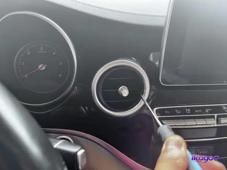 Mercedes W447 Digital Cluster Installation: 27 Real Steps for 2016–2019 V-Class 8 Removing air vent beside center screen Mercedes W447 cluster retrofit