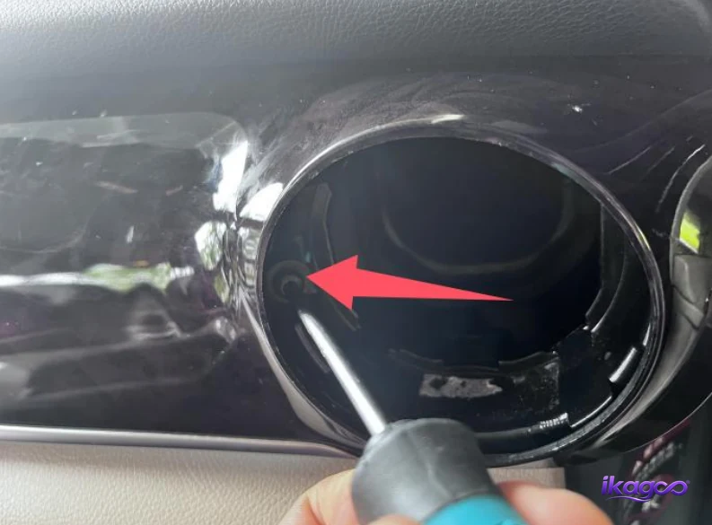 Mercedes W447 Digital Cluster Installation: 27 Real Steps for 2016–2019 V-Class 11 Removing passenger air vent screw W447 digital instrument cluster retrofit