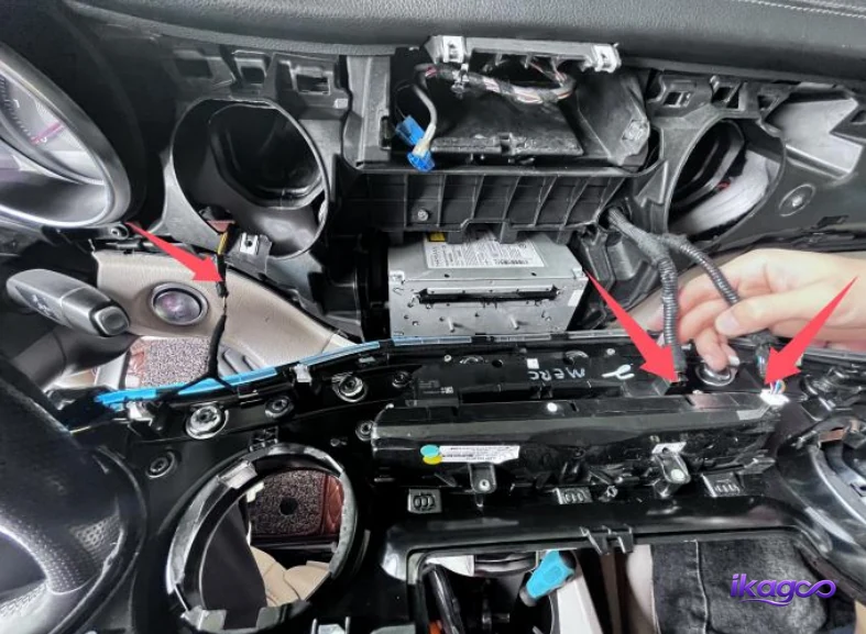 Mercedes W447 Digital Cluster Installation: 27 Real Steps for 2016–2019 V-Class 13 Disconnecting center control panel connector Mercedes W447 cluster installation