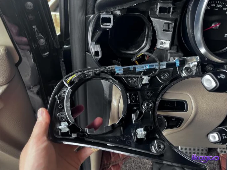 Mercedes W447 Digital Cluster Installation: 27 Real Steps for 2016–2019 V-Class 17 Removing air conditioning outlet panel Mercedes V-Class W447 digital dashboard upgrade