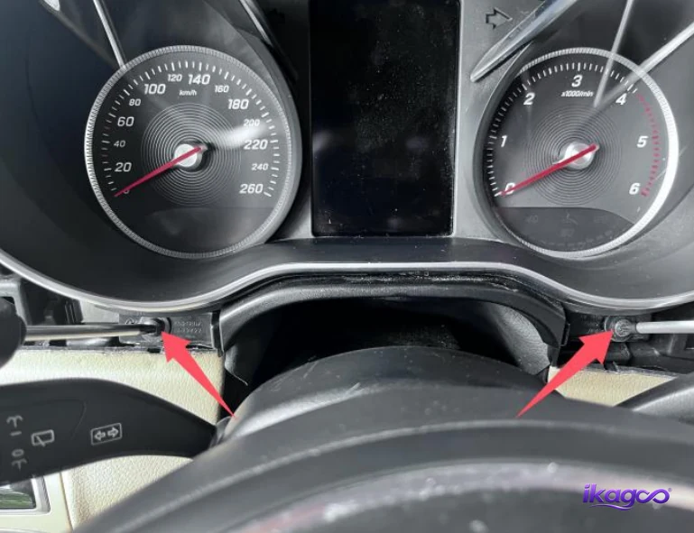 Mercedes W447 Digital Cluster Installation: 27 Real Steps for 2016–2019 V-Class 18 Removing dashboard panel fixing screws Mercedes W447 digital instrument installation