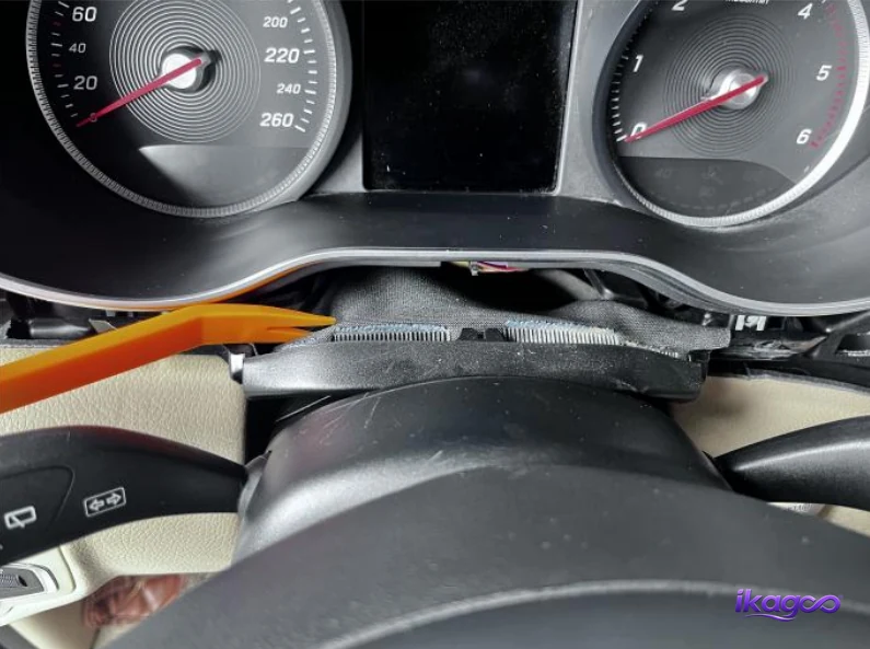 Mercedes W447 Digital Cluster Installation: 27 Real Steps for 2016–2019 V-Class 19 Opening leather steering column trim Mercedes W447 digital cluster installation