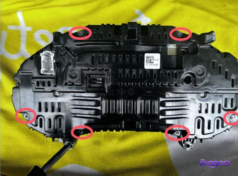 Mercedes W447 Digital Cluster Installation: 27 Real Steps for 2016–2019 V-Class 22 Removing six original cluster screws Mercedes W447 digital dashboard retrofit
