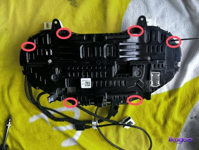 Mercedes W447 Digital Cluster Installation: 27 Real Steps for 2016–2019 V-Class 26 Combining original W447 instrument unit with 12.3 inch LCD digital cluster